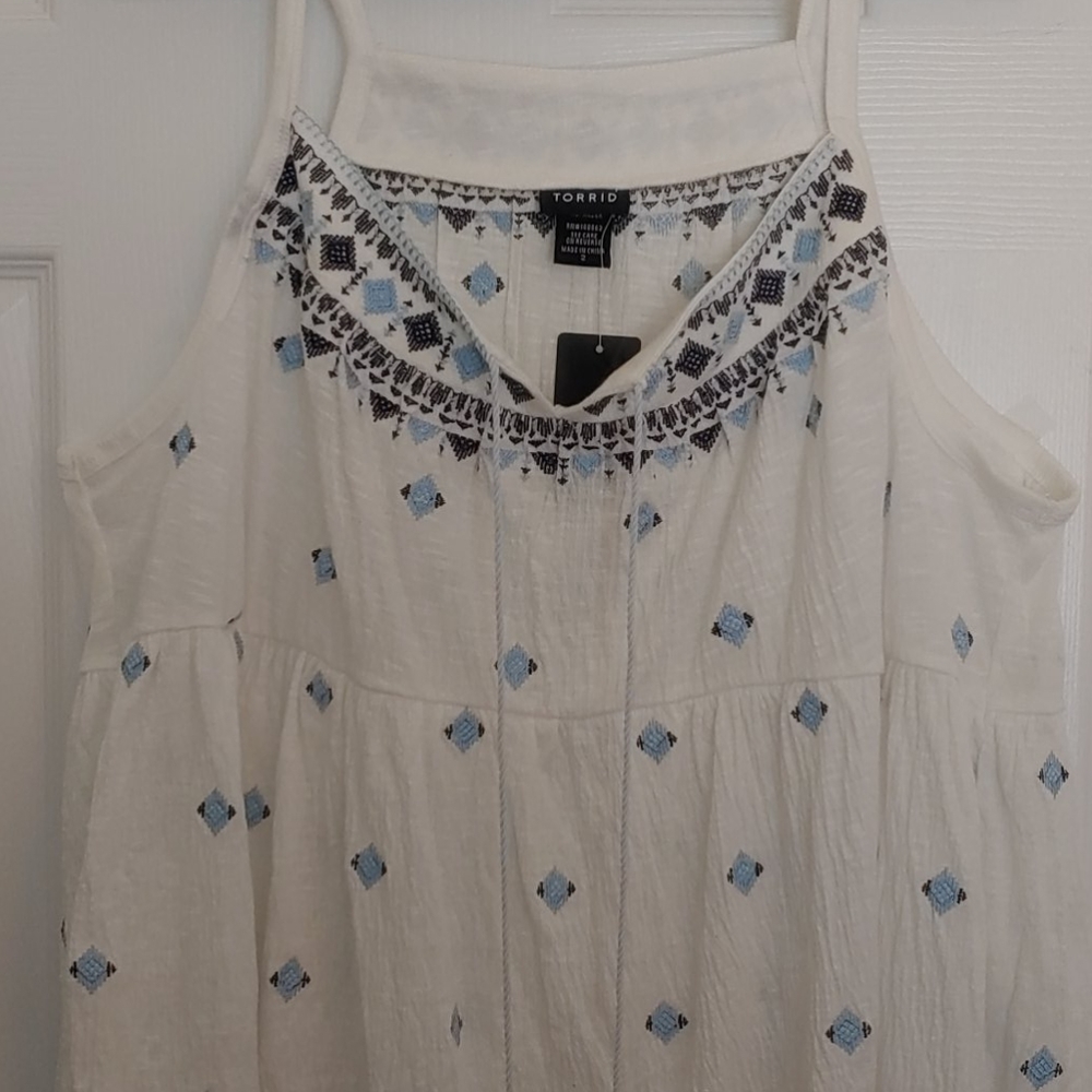 torrid White Sleeveless Embroidered Tank with Light Blue Accents - Picture 2 of 4